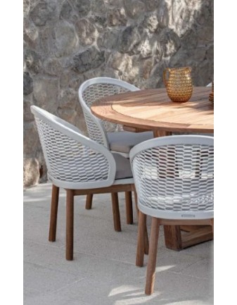CYRANO Armchair | Aluminium white with linen chalk cushion, Teak legs