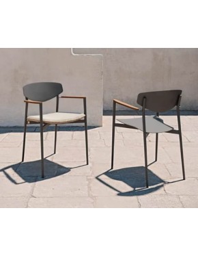 ORIGAMI Armchair | Aluminium graphite with teak and linen chalk cushion