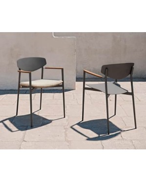 ORIGAMI Armchair | Aluminium graphite with teak and linen chalk cushion